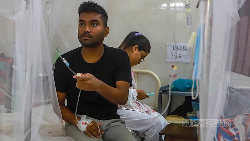 Billal, a Dhanmondi resident who identified himself with a single name, was hospitalised with dengue fever at Shaheed Suhrawardy Medical College Hospital in Dhaka five days ago.  Photo: Tawhiduzzaman Tapu
