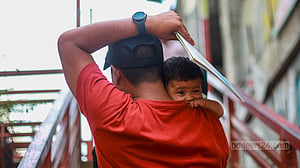 Heat bears down on Dhaka residents