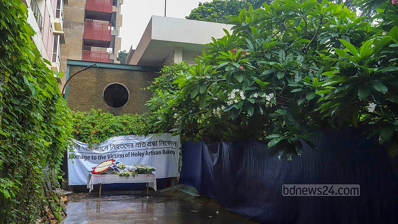 As many as 22 people, including 17 foreign diners, were killed in the 2016 terrorist attack at Holey Artisan Bakery in Dhaka’s Gulshan. People paid homage to the victims of the attack on Saturday, Jul 1, 2023. Photo: Asif Mahmud Ove