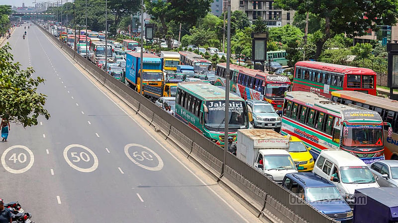 The BNP's march from Uttara's Abdullahpur to Jatrabari in Dhaka caused a traffic jam on one side of Airport Road on Wednesday, Jul 19, 2023. Photo: Asif Mahmud Ove