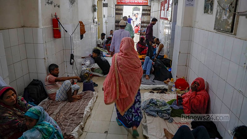 The floor and corridor of the dengue ward at Sir Salimullah Medical College Mitford Hospital in Dhaka are packed with dengue patients. Photo: Mahmud Zaman Ovi