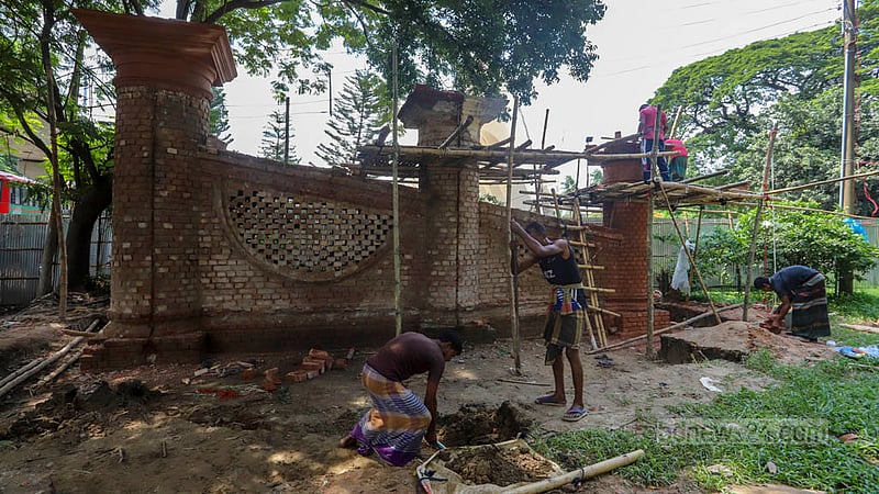 Renovation work is underway to restore the aesthetics of the Dhaka Gate, a historical structure which has lost its charm due to years of carelessness and negligence. Photo: Asif Mahmud Ove