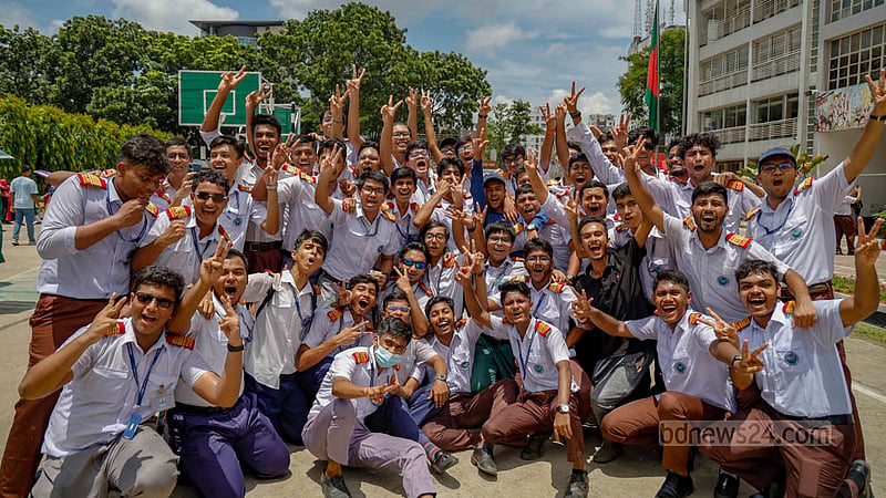Students of Rajuk Uttara Model College celebrate their success in the SSC exams by showing victory signs on Friday, Jul 28, 2023. Photo: Mahmud Zaman Ovi