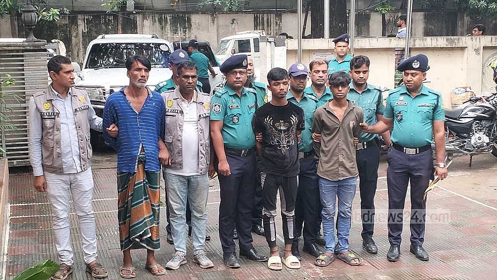 Three suspected muggers confess to killing constable in Dhaka: police