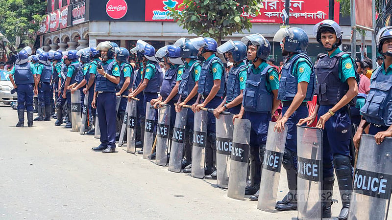 Police stood alert outside the Hazrat Shahjalal International Airport on Wednesday, Jul 19, 2023, on the second day of BNP demonstrations pushing for their 'one-point' movement to oust the Awami League government. Photo: Asif Mahmud Ove
