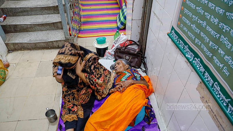 An elderly woman has been kept near the staircase as no bed is available for new patients at the dengue ward of Sir Salimullah Medical College Mitford Hospital in Dhaka. Her daughter is also sharing the bed. Photo: Mahmud Zaman Ovi