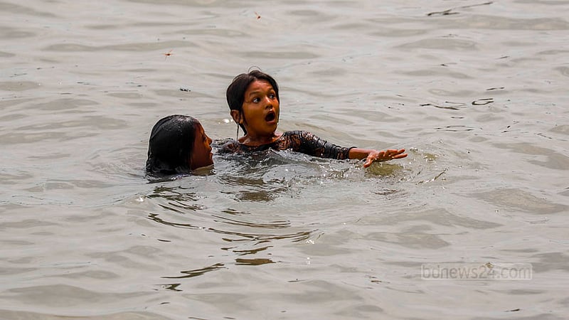 Children are taking a bath in the clear waters of the Buriganga River. Photo: Tawhiduzzaman Tapu
