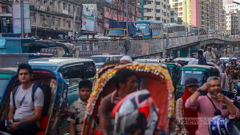 Traffic halted on the flyover in Dhaka’s Shantinagar for a long time because of the BNP’s protest march on Saturday, Aug 19, 2023.  Photo: Tawhiduzzaman Tapu