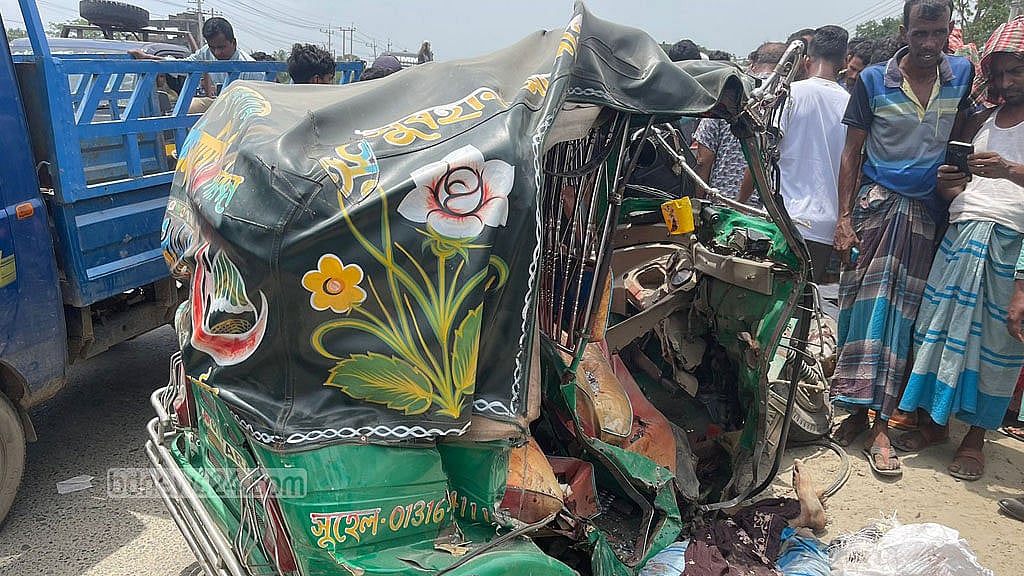 Four, including child, killed as covered van rams into autorickshaw in Brahmanbaria