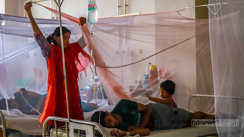 Dengue patients receive treatment in a clean environment at DNCC Hospital in Mohakhali. Photo: Tawhiduzzaman Tapu