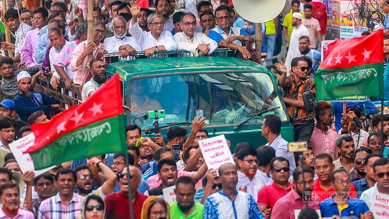BNP Secretary General Mirza Fakhrul Islam Alamgir and other senior leaders on a pick-up join a protest march outside its Naya Paltan headquarters in Dhaka on Saturday, Aug 19, 2023. Photo: Tawhiduzzaman Tapu