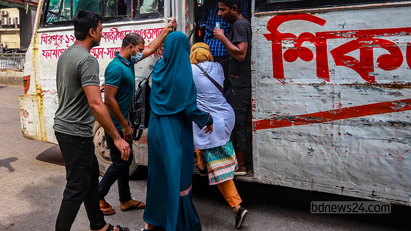 Women are also not averse to taking risks as they attempt to board a bus at the Shahbagh intersection in Dhaka on Saturday, Aug 26, 2023. Photo: Tawhiduzzaman Tapu