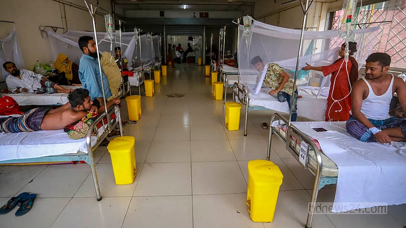 Dengue patients receive treatment in a clean environment at DNCC Hospital in Mohakhali. Photo: Tawhiduzzaman Tapu