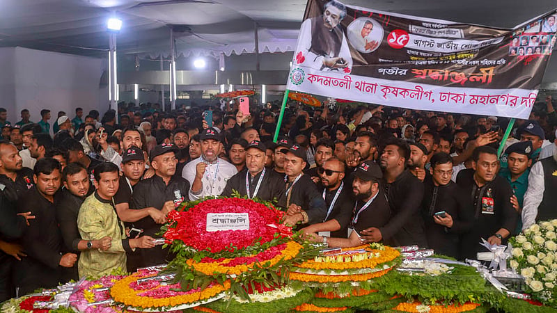Leaders from affiliate organisations of the ruling Awami League pay tribute at the mural of Bangabandhu Sheikh Mujibur Rahman at Dhanmondi Road 32 in Dhaka on Tuesday, Aug 15, 2023. Photo: Tawhiduzzaman Tapu
