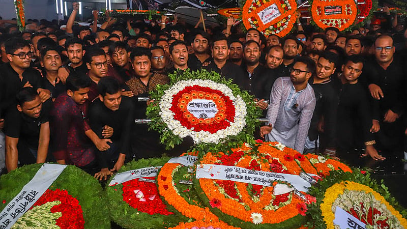 Bangladesh Chhatra League activists pay tribute at the mural of Bangabandhu Sheikh Mujibur Rahman at Dhanmondi Road 32 in Dhaka on Tuesday, Aug 15, 2023.