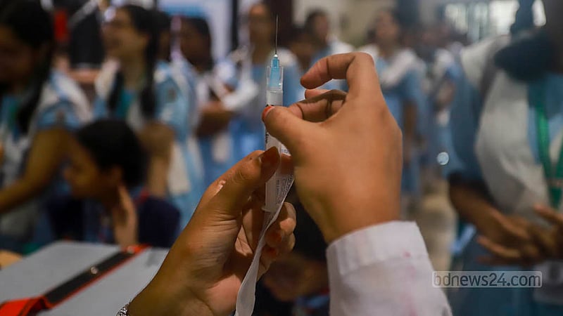 Students from the fifth to ninth grade receive a vaccine to combat cervical cancer at Viqarunnisa Noon School and College on Sunday, Oct 15, 2023. Photo: Tawhiduzzaman Tapu