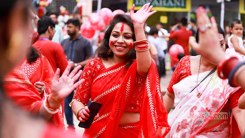 Hindu devotees celebrate Bijoya Dashami with Sindoor markings before the immersion of Goddess Durga’s idol on Tuesday, Oct 24, 2023. Photo: Tawhiduzzaman Tapu