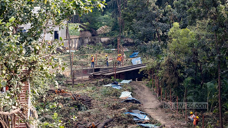 A broken turntable at Kamalapur Railway Station has remained unused for such a long time that weeds have grown around it. Authorities cleaned up the site before starting to repair it. Photo: Mahmud Zaman Ovi