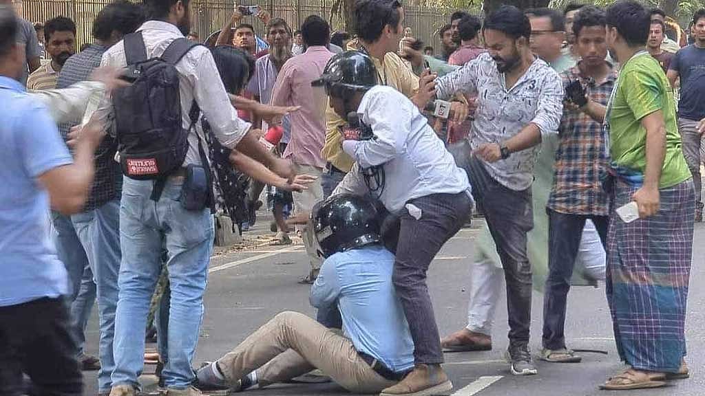 Journalists injured in clashes in Dhaka’s Kakrail