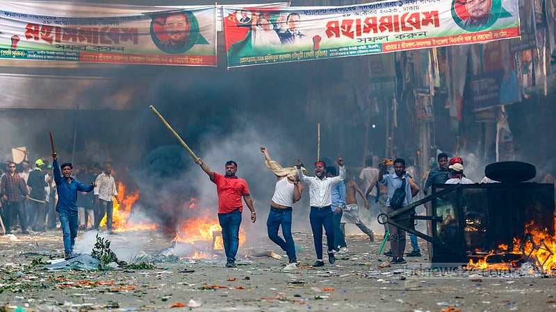 BNP supporters try to block off police from getting to the Naya Paltan rally grounds by setting fire to objects on the street on Saturday, Oct 28, 2023.