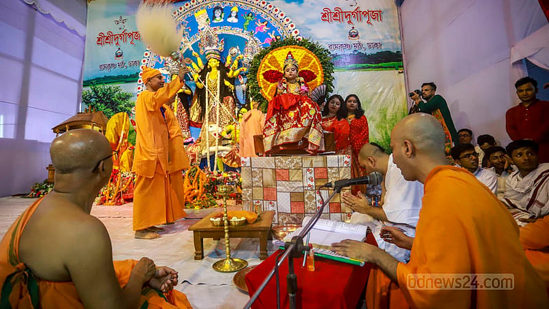 A priest worships a girl as part of Kumari Puja on the morning of Sharadiya Durga Puja’s Maha Ashtami at Ramakrishna Mission in Dhaka on Sunday, Oct 22, 2023. Photo: Tawhiduzzaman Tapu