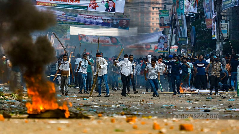 BNP activists fight a pitched battle with police at Nightingale intersection after the party’s rally was called off amid violence on Saturday, Oct 28, 2023.
