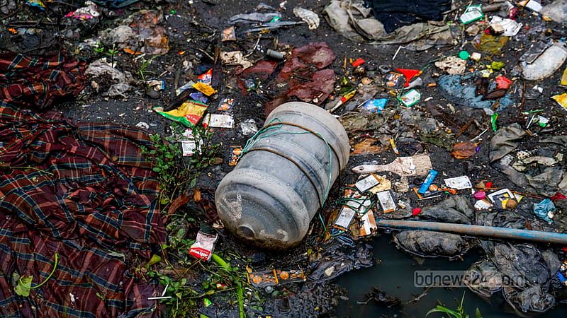 A lack of awareness among local residents is perpetuating the waste buildup in the canal. Photo: Mahmud Zaman Ovi