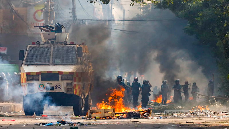Police chase BNP supporters at Nightingale intersection during violent clashes on Saturday, Oct 28, 2023.