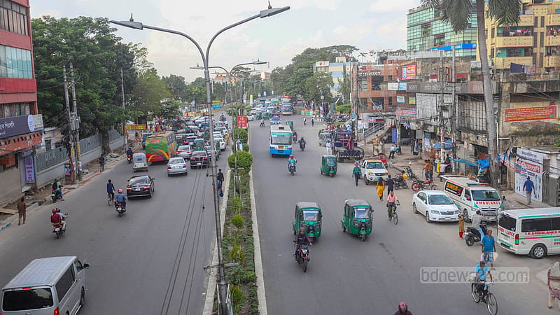 A view of Dhaka's Bijoy Sarani area on Sunday, Nov 19, 2023, the first day of a 48-hour hartal called by the BNP and Jamaat-e-Islami. Photo: Tawhiduzzaman Tapu
