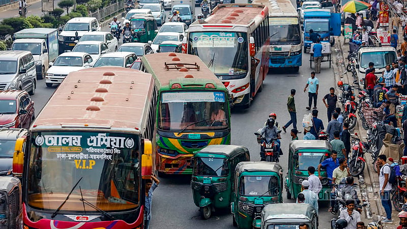 Drivers of long-haul buses from Mohakhali terminal cause traffic jams by stopping here and there for passengers in Banani. Photo: Mahmud Zaman Ovi