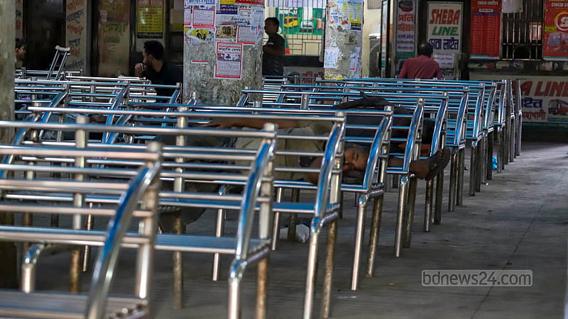 The ticket counters in Dhaka’s Mohakhali bus terminal are empty during a blockade called by the BNP on Wednesday, Nov 8, 2023. Photo: Tawhiduzzaman Tapu