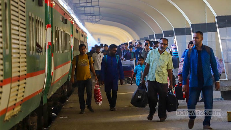 A Sundarban Express train packed with passengers traversed the Padma Bridge using the rail link as the first train en route to Khulna from Dhaka on Thursday, Nov 2, 2023. Photo: Tawhiduzzaman Tapu