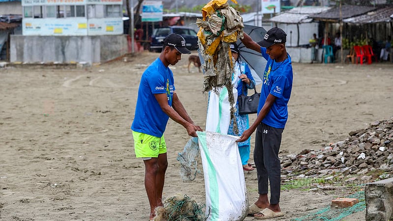 Volunteers remove plastic and other non-biodegradable waste during a beach cleanup campaign at Cox's Bazar on Friday, Nov 17, 2023.
