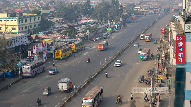 A view of Dhaka’s Gabtoli after the start of the third round of blockade called by the BNP on Wednesday morning, Nov 8, 2023. Photo: Tawhiduzzaman Tapu
