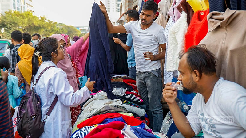 Apparel sellers say that most of the customers buying winter clothes from footpaths were women. Photo: Mahmud Zaman Ovi