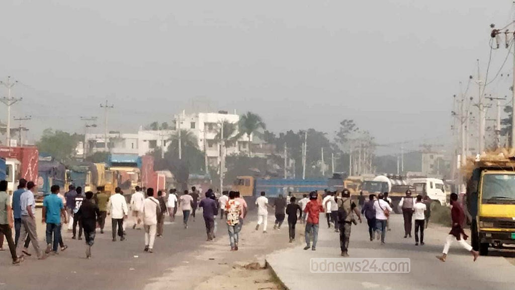 BNP supporters clash with police in Bogura during blockade