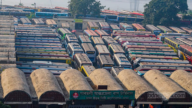 No bus left Dhaka’s Gabtoli terminal on Wednesday morning, Nov 8, 2023, after the start of the third round of blockade called by the BNP. Photo: Tawhiduzzaman Tapu