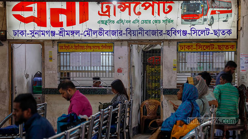 Few passengers turn up at the bus counters at Mohakhali Terminal after long-route services resumed after the BNP’s third phase of blockades ended on Friday, Nov 10, 2023. Photo: Mahmud Zaman Ovi