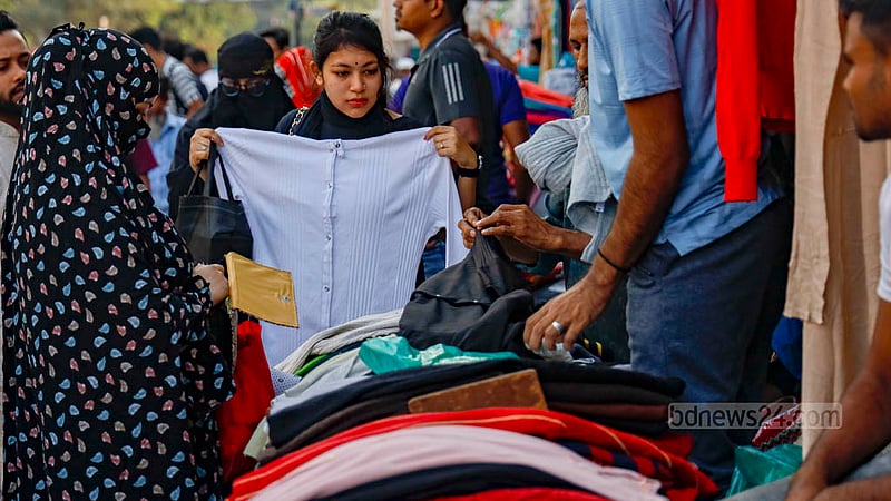 It is not yet time to wear warm clothes in Dhaka, but some customers are already keen to buy winter clothing from the footpaths around the New Market area. Photo: Mahmud Zaman Ovi