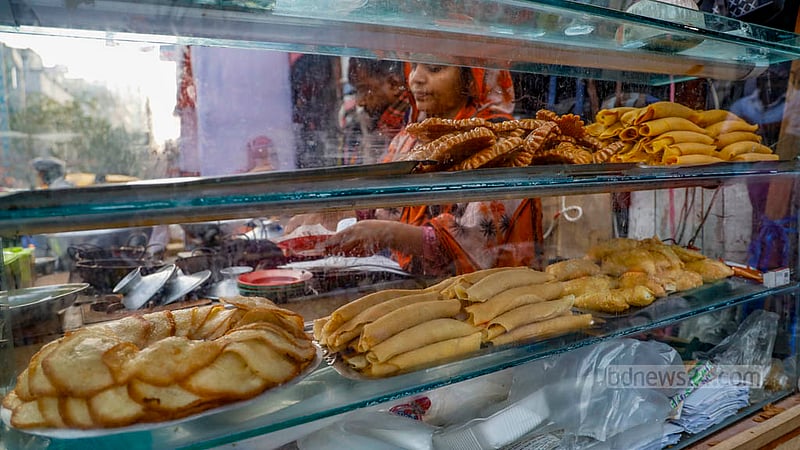 Some permanent shops along with street food shops also sell Pithas.