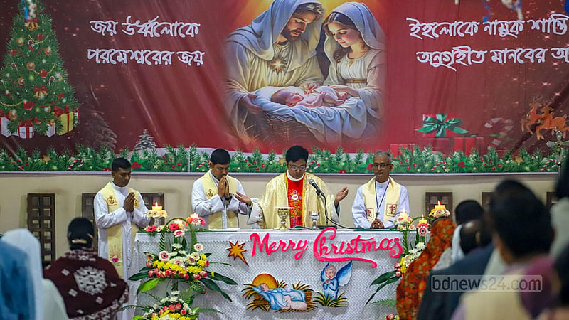 A priest takes part in a Christmas prayer service at the Holy Rosary Church in Dhaka’s Tejgaon on Monday, Dec 25, 2023.