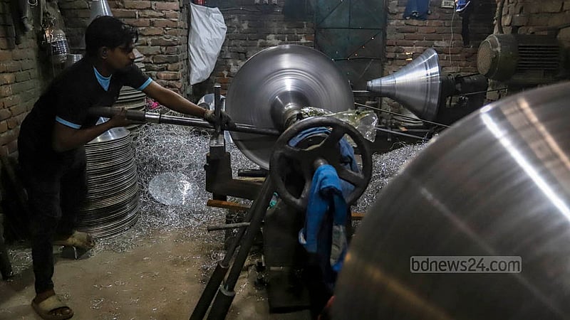 The run-up to elections would typically be the busiest period for workers at speaker factories in Dhaka’s Jatrabari. But that is not the case ahead of the Jan 7 national polls.