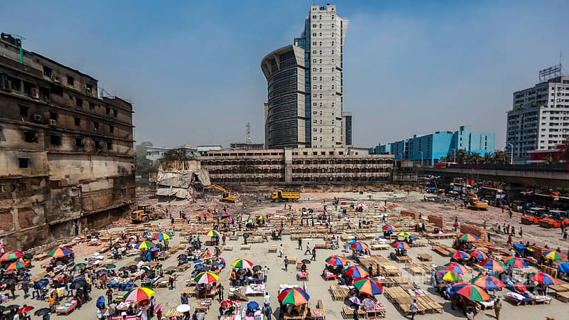 Apr 12: The traders of Bangabazar set up makeshift shops before Eid-ul-Fitr after a devastating blaze. 