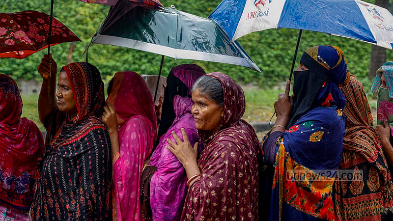 The people waiting for hours in the rain for the arrival of a TCB truck at Hatirjheel’s Madhubagh on Thursday, Dec 7, 2023 are mostly women.