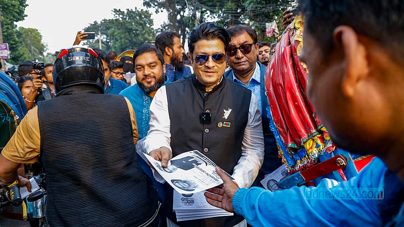 Actor Ferdous Ahmed, the Awami League candidate for the Dhaka-10 constituency in the 12th parliamentary election, distributes campaign leaflets in Azimpur on Monday, Dec 18, 2023.