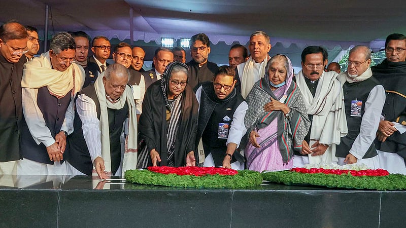 Prime Minister Sheikh Hasina, accompanied by Awami League leaders, pays homage at the mural of Bangabandhu Sheikh Mujibur Rahman in Dhanmondi to mark the Martyred Intellectuals’ Day on Thursday, Dec 14, 2023.