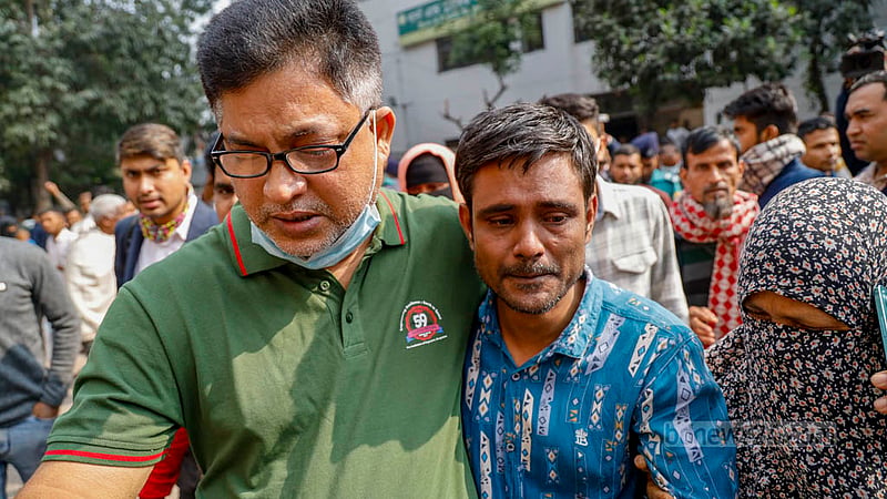 Husband Mizanur Rahman breaks into tears as he waits outside the morgue of Dhaka Medical College Hospital to receive the bodies of Nadira Akter Poppy and their son Yasin, victims of the Mohanganj Express train fire.