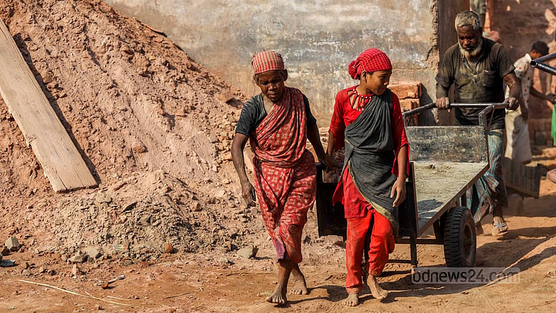 Women and men work together at a brick kiln near the Buriganga River in Dhaka’s Basila. Photo: Tawhiduzzaman Tapu