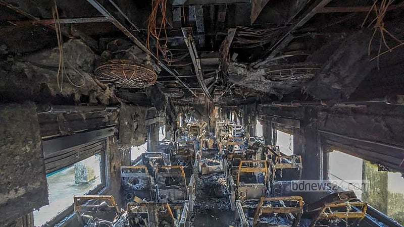 Dec 19: Arsonists set ablaze a coach of Mohanganj Express in Dhaka’s Tejgaon. 