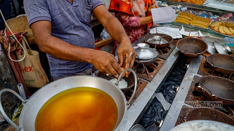 Chitoi Pitha with egg at the street food shops of Dhaka is another attraction for many.